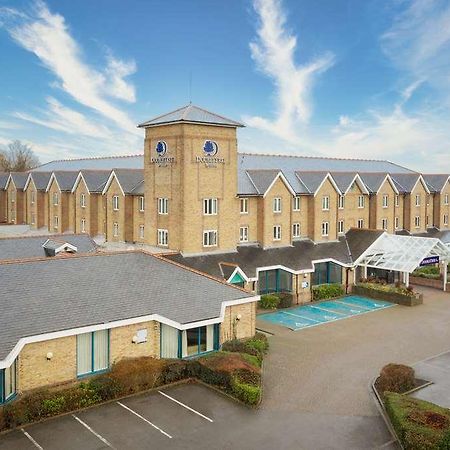 Doubletree By Hilton London Elstree Hotel Borehamwood Bagian luar foto