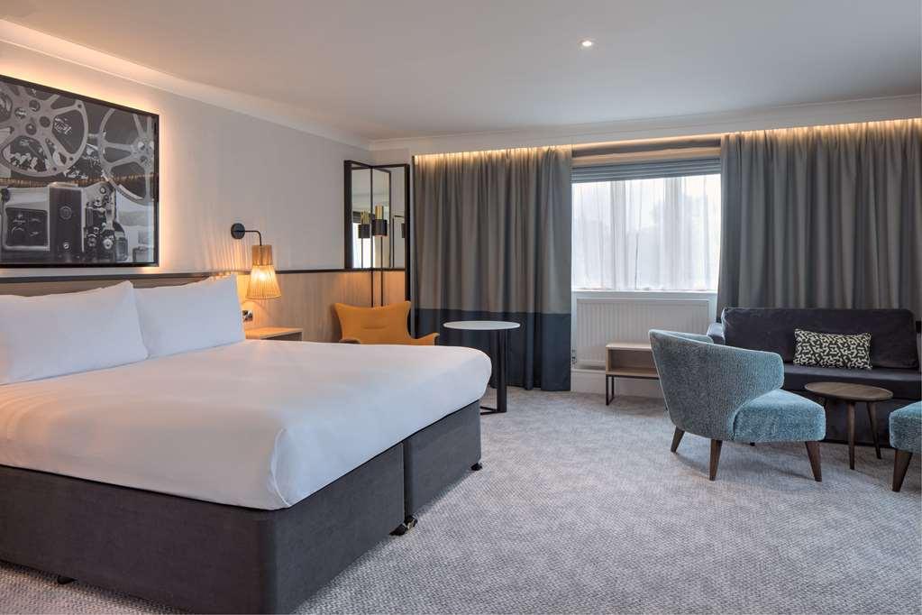 Doubletree By Hilton London Elstree Hotel Borehamwood Ruang foto