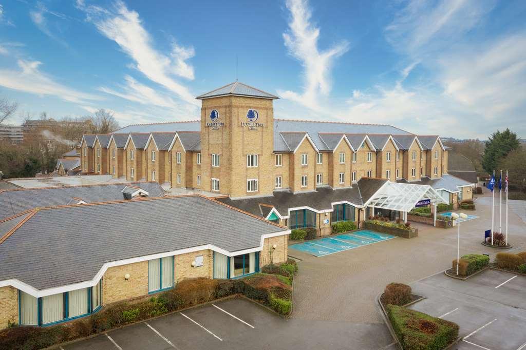 Doubletree By Hilton London Elstree Hotel Borehamwood Bagian luar foto