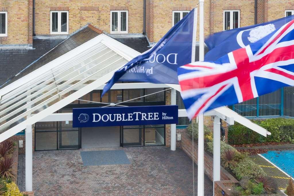 Doubletree By Hilton London Elstree Hotel Borehamwood Bagian luar foto