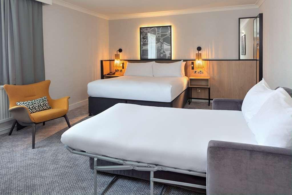 Doubletree By Hilton London Elstree Hotel Borehamwood Ruang foto