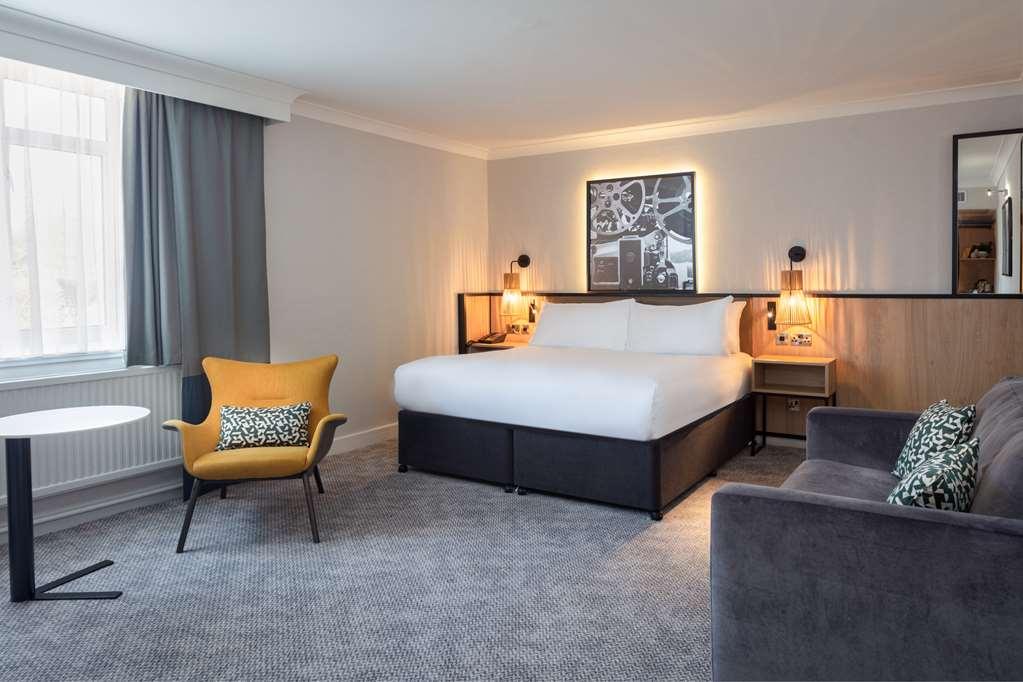 Doubletree By Hilton London Elstree Hotel Borehamwood Ruang foto